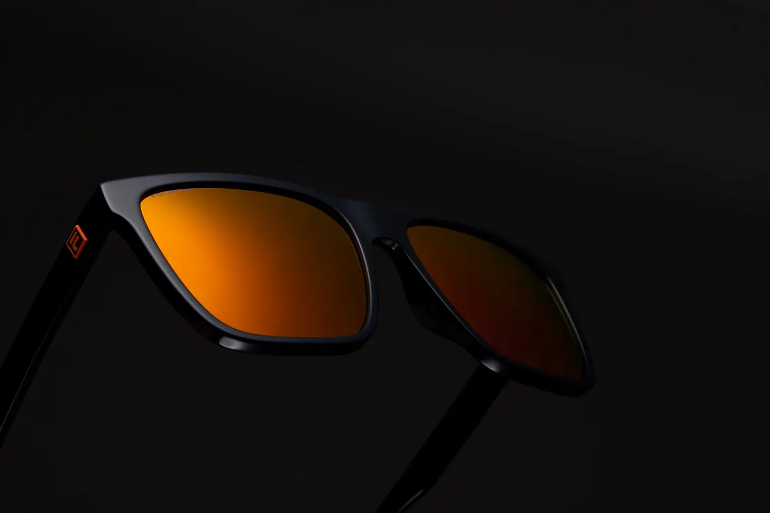 model of glasses worn Photoluminescence Sole Detail 3 1000X1000